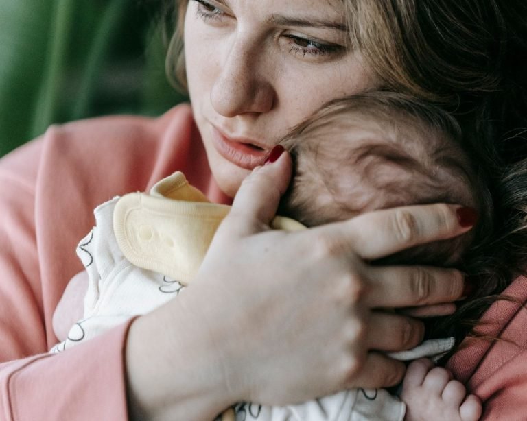O Que É Depressão Pós-Parto e Como Diferenciar do Baby Blues