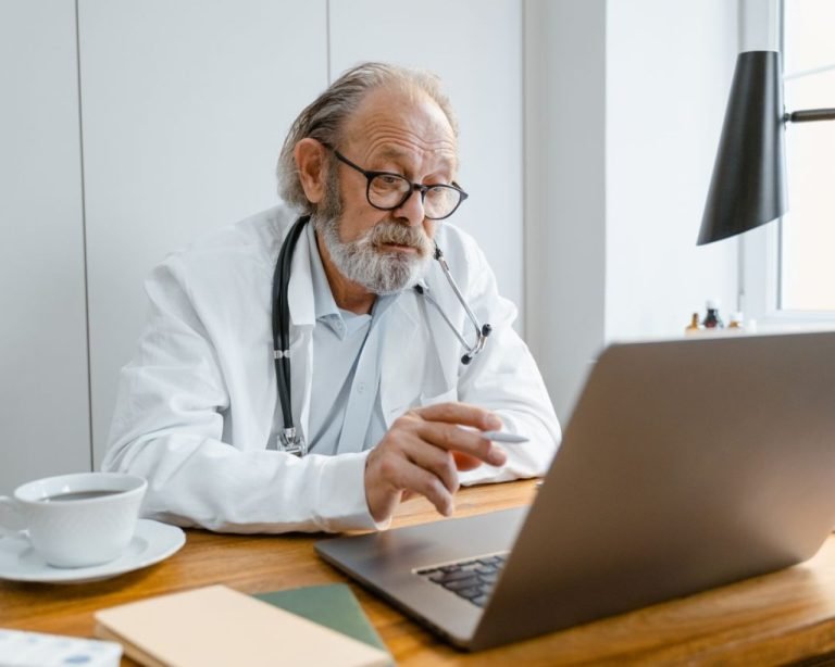Psiquiatra Online Vale a Pena? O Que Esperar da Consulta por Vídeo
